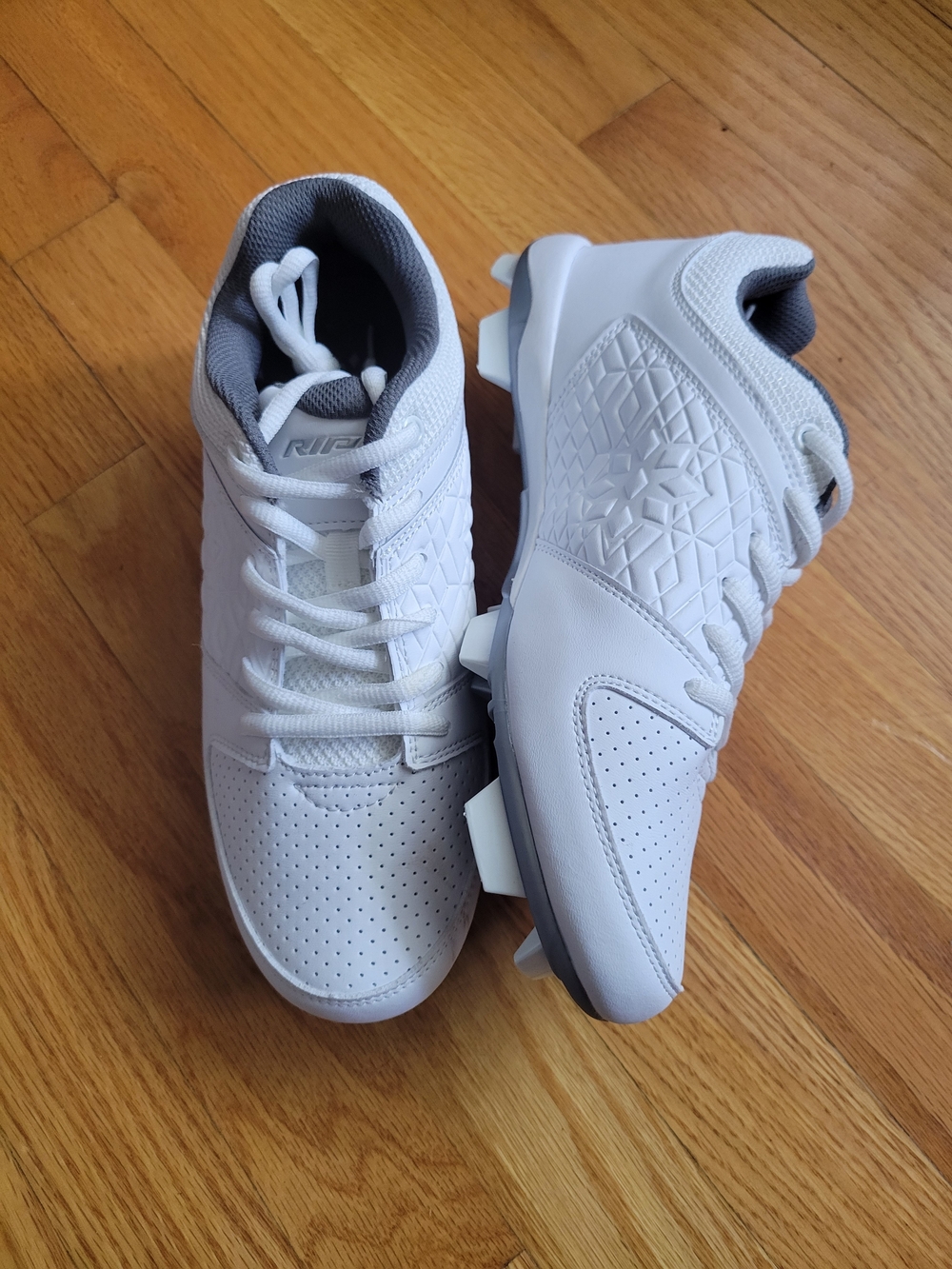 RIP-IT Ringor Diamond Softball Cleats Molded Teens/women's White/White -Size 9